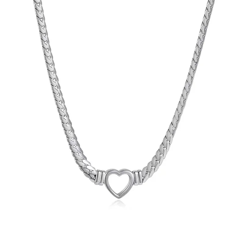 Vale Retro Heart Necklace